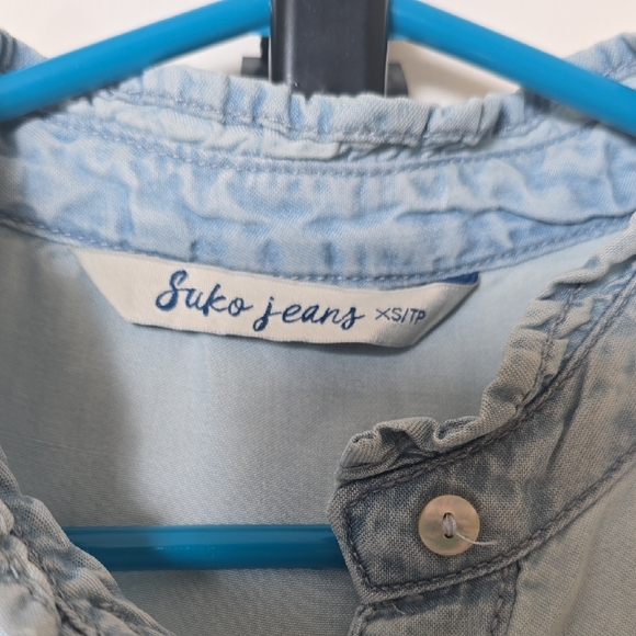 Light Blue Ruffled Sleeveless Top - Picture 2 of 5